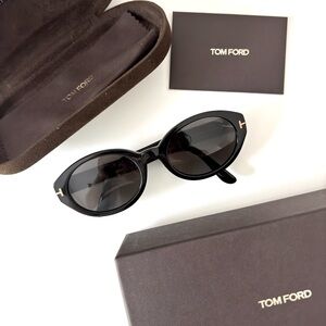 Tom Ford • TF916 Sunglasses • 55 21 Black